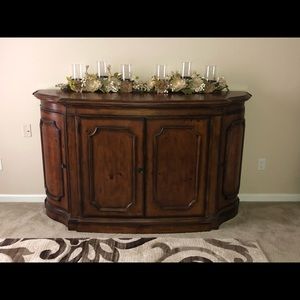 Buffet server , 70” painting & 50” Philips T.V